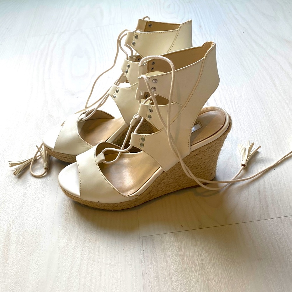 Guess White Tie Tassel Wedges